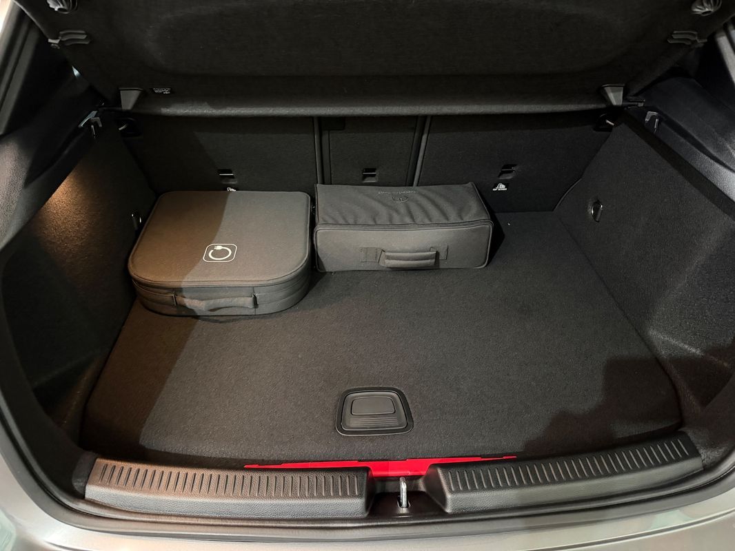 mercedes-benz-classe-a-2024-hibrido-a-gasolina-1332cc