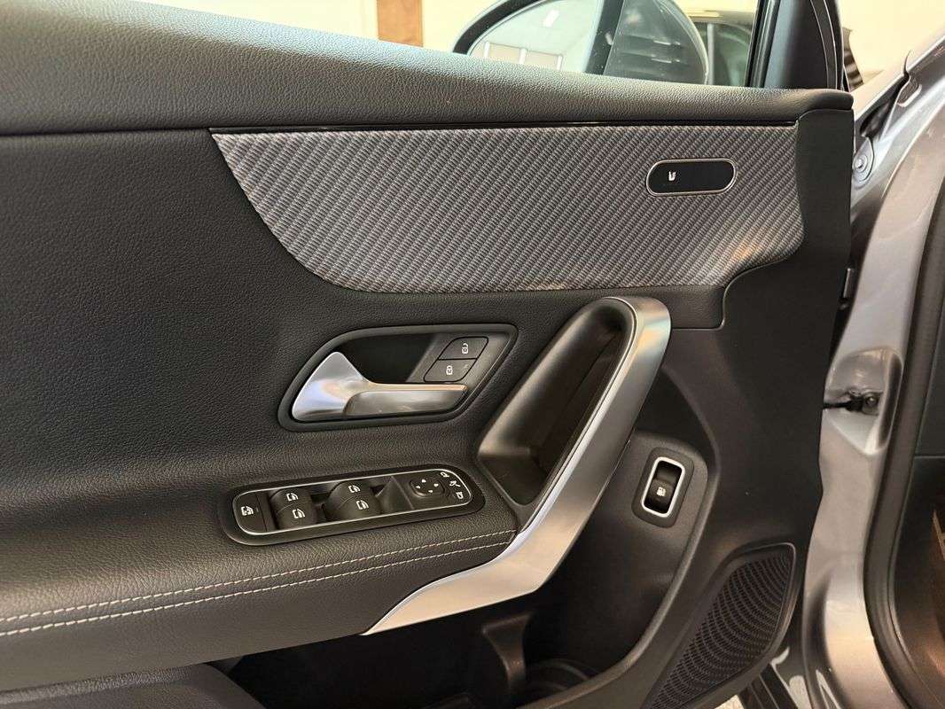 mercedes-benz-classe-a-2024-hibrido-a-gasolina-1332cc