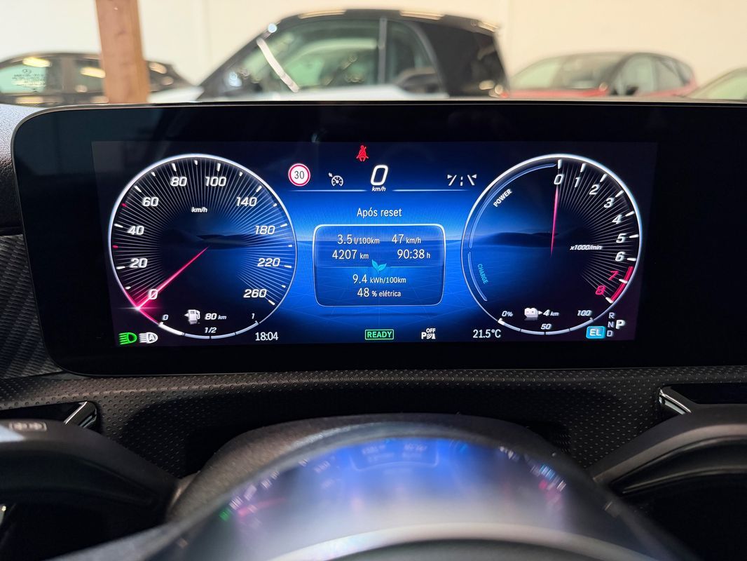 mercedes-benz-classe-a-2024-hibrido-a-gasolina-1332cc