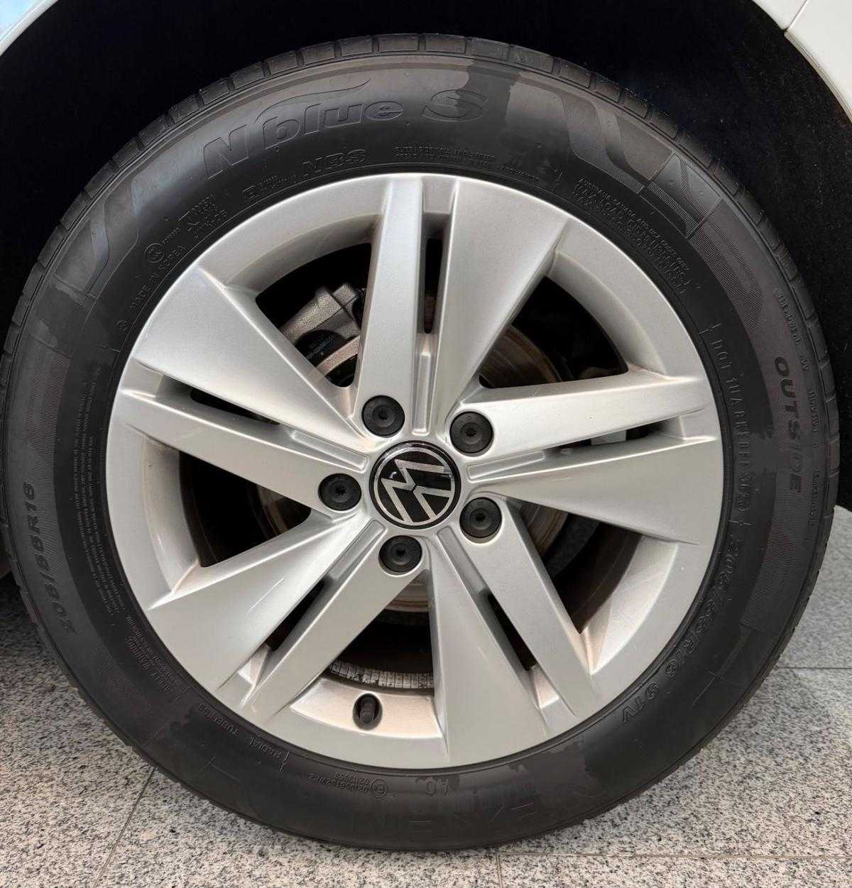 volkswagen-golf-2024-diesel-1968cc