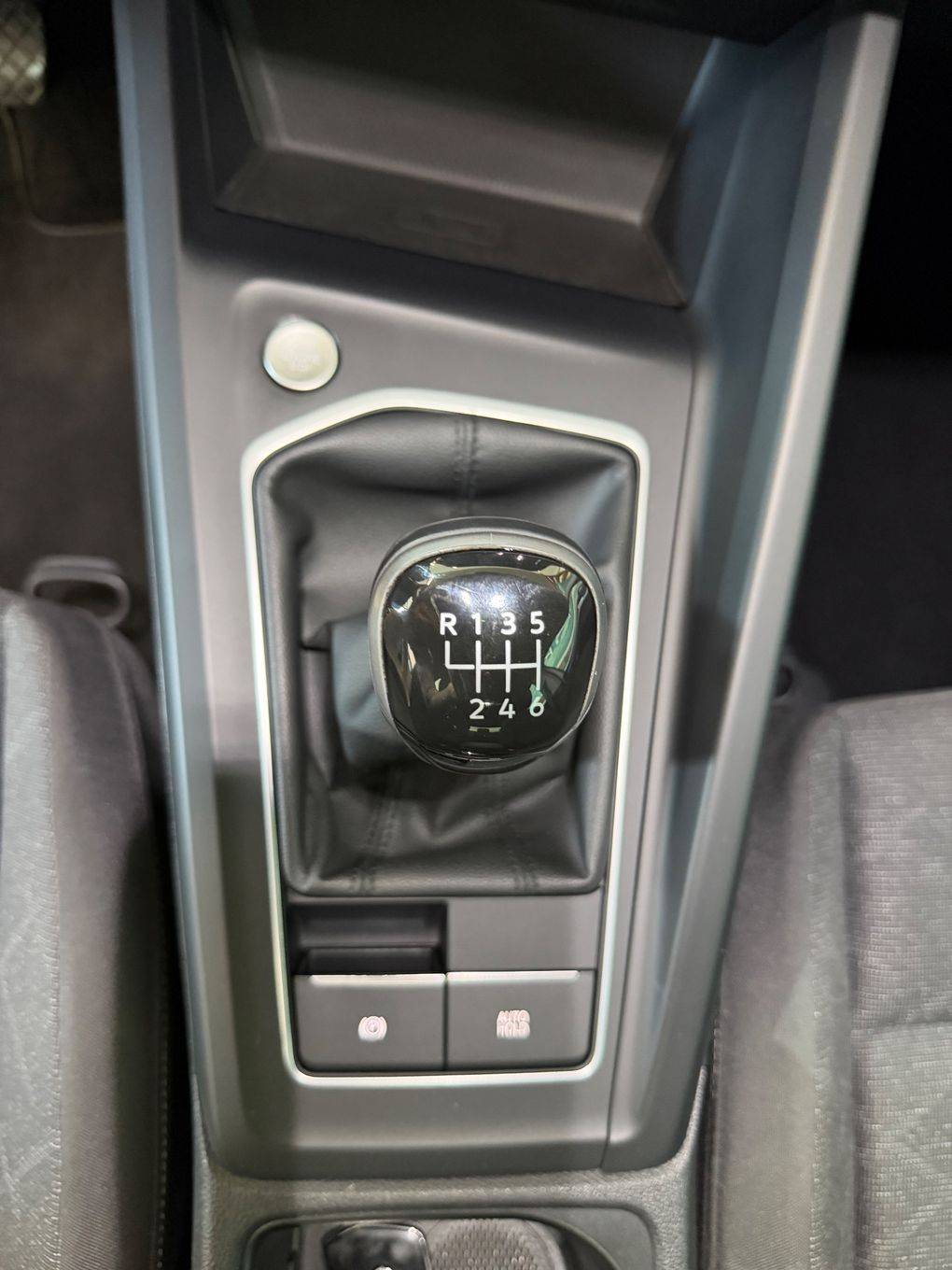 volkswagen-golf-2024-diesel-1968cc