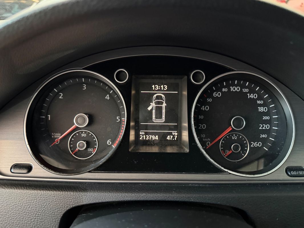 volkswagen-passat-variant-2014-diesel-1598cc