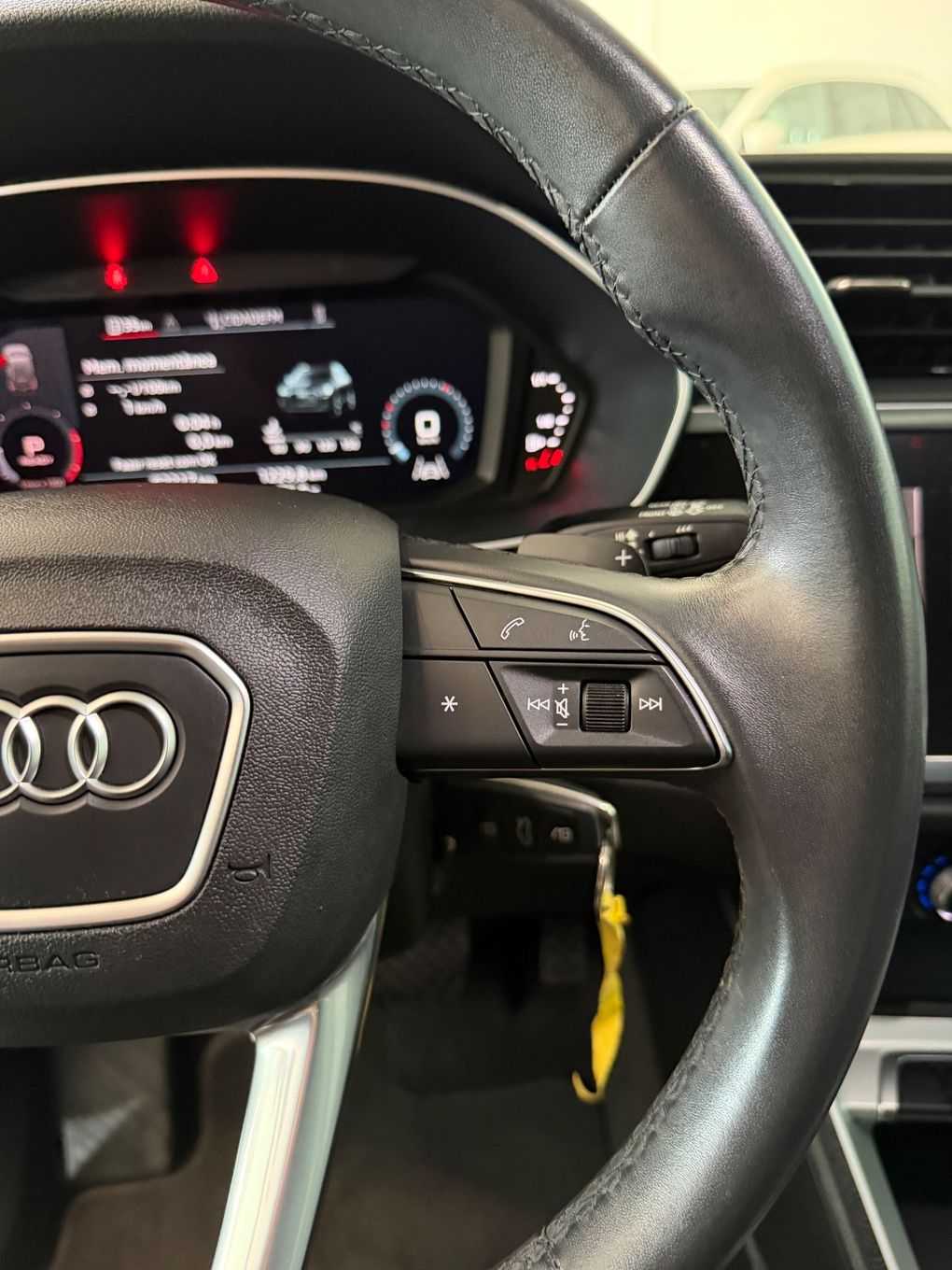 audi-q3-2023-diesel-1968cc