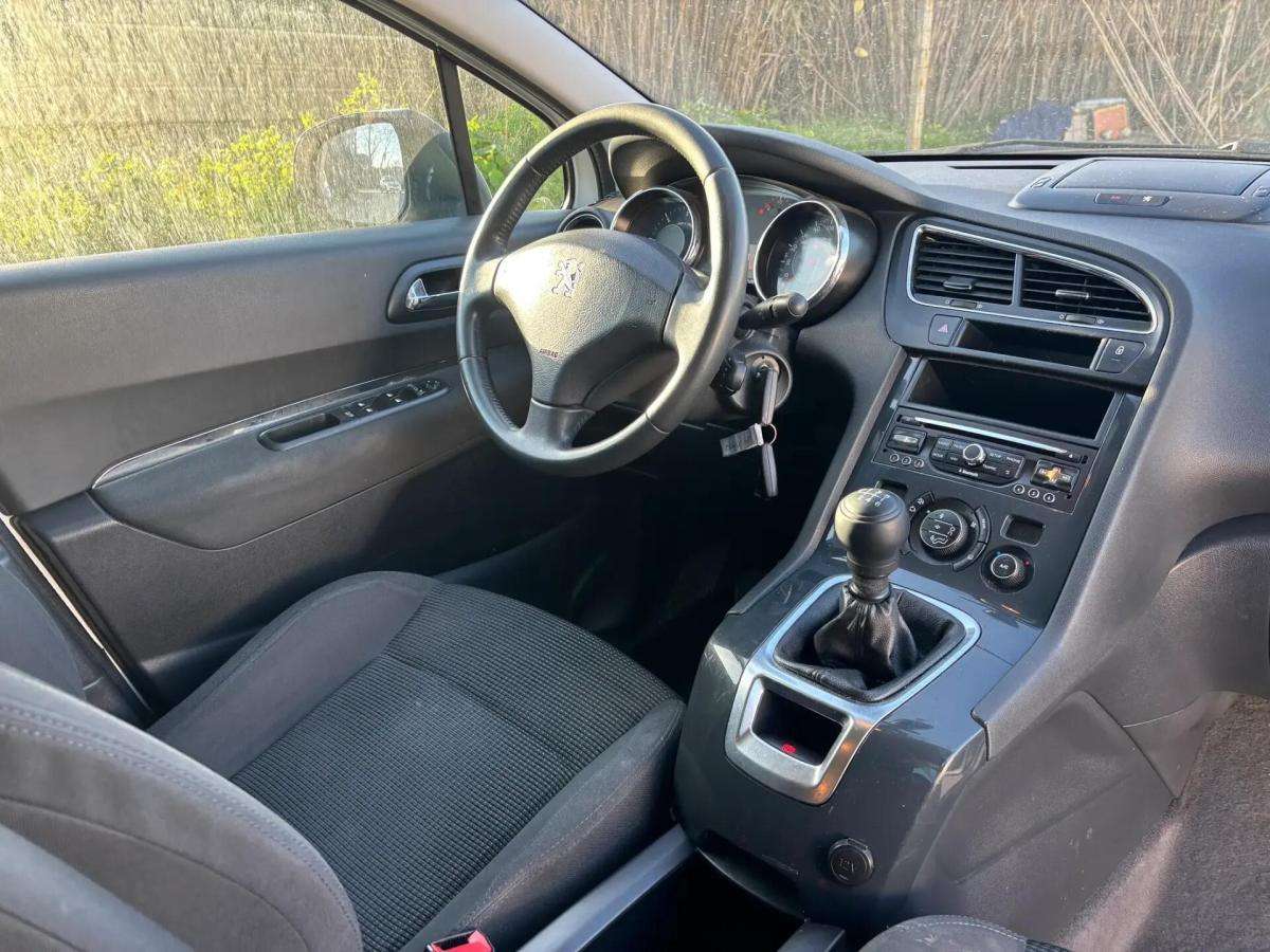 peugeot-5008-2014-diesel-1560cc