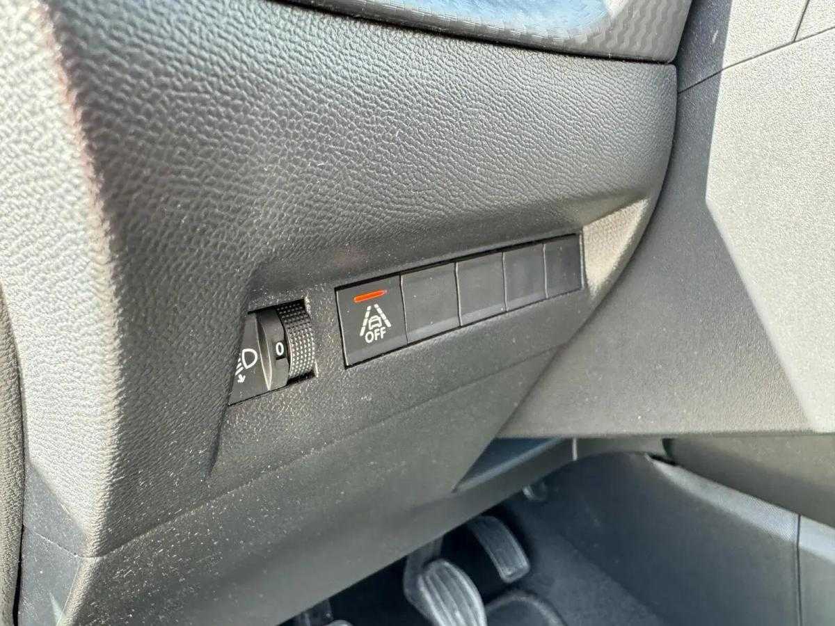 peugeot-208-2021-gasolina-1199cc