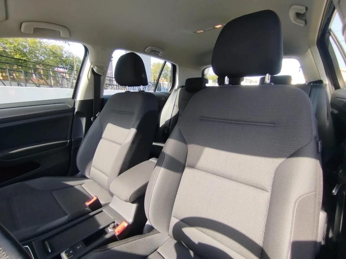 volkswagen-golf-2019-diesel-1598cc