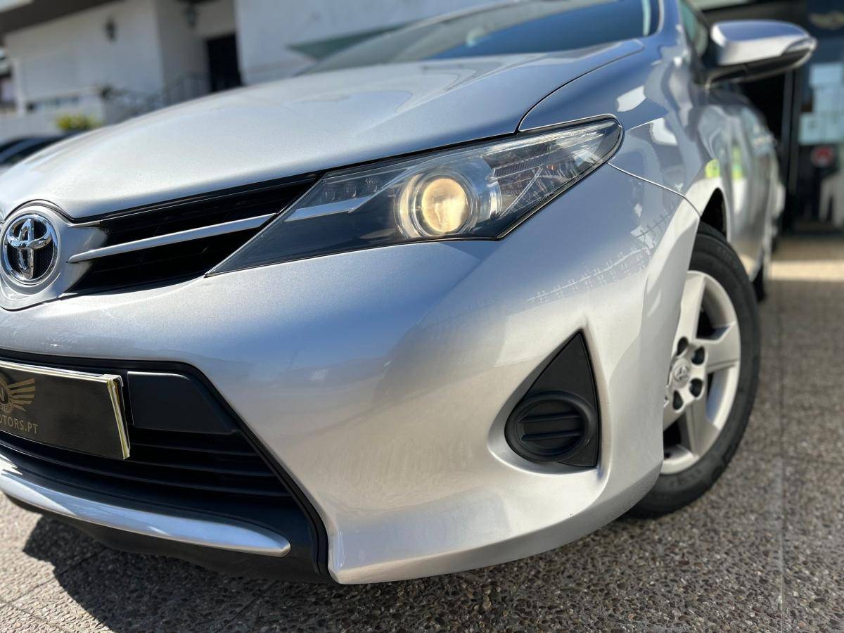 toyota-auris-touring-sports-2014-diesel-1364cc