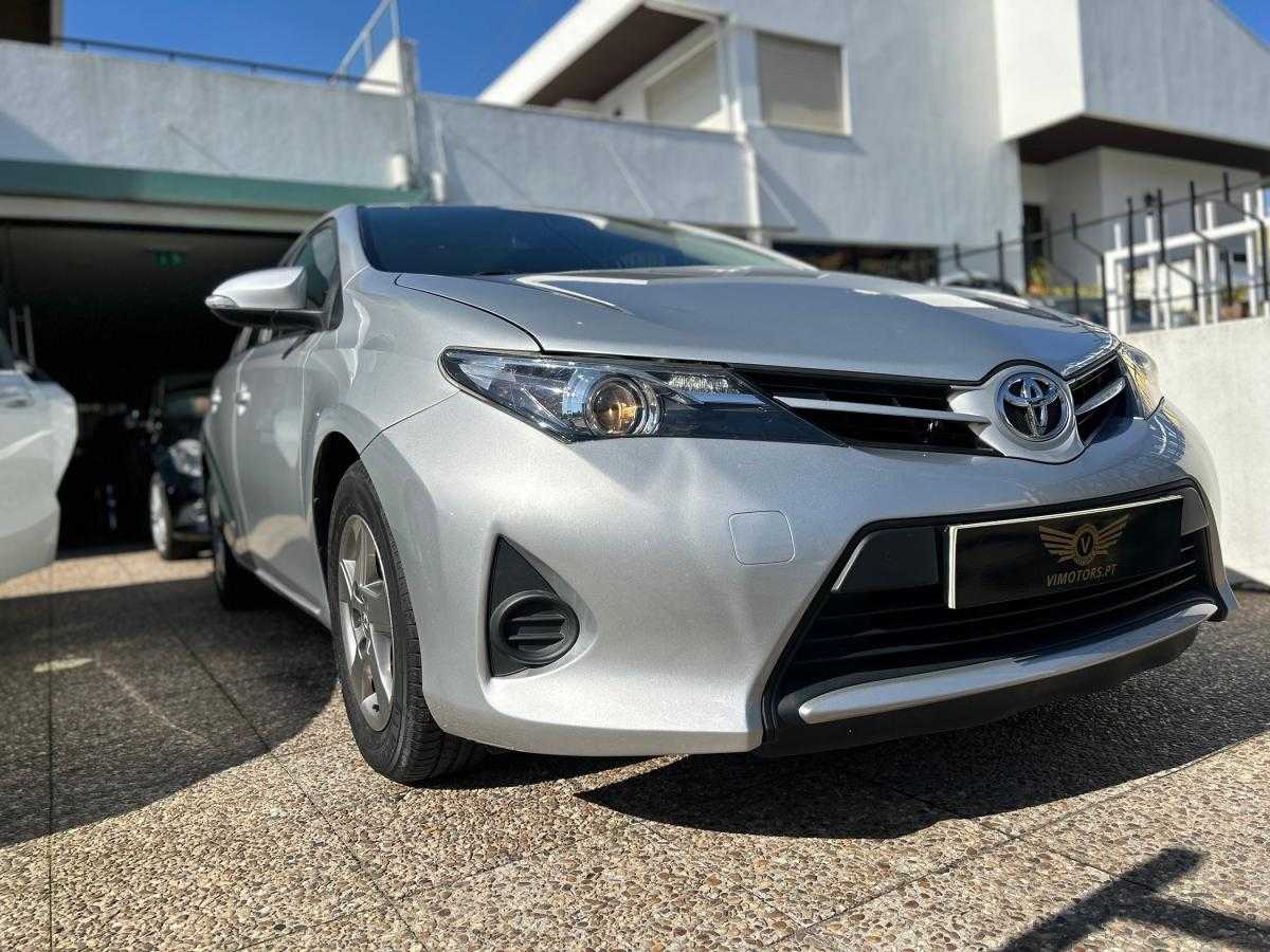 toyota-auris-touring-sports-2014-diesel-1364cc