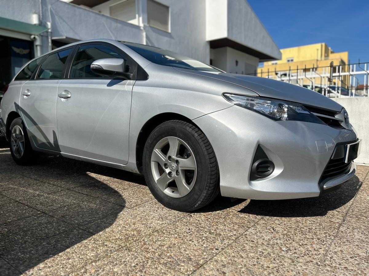 toyota-auris-touring-sports-2014-diesel-1364cc