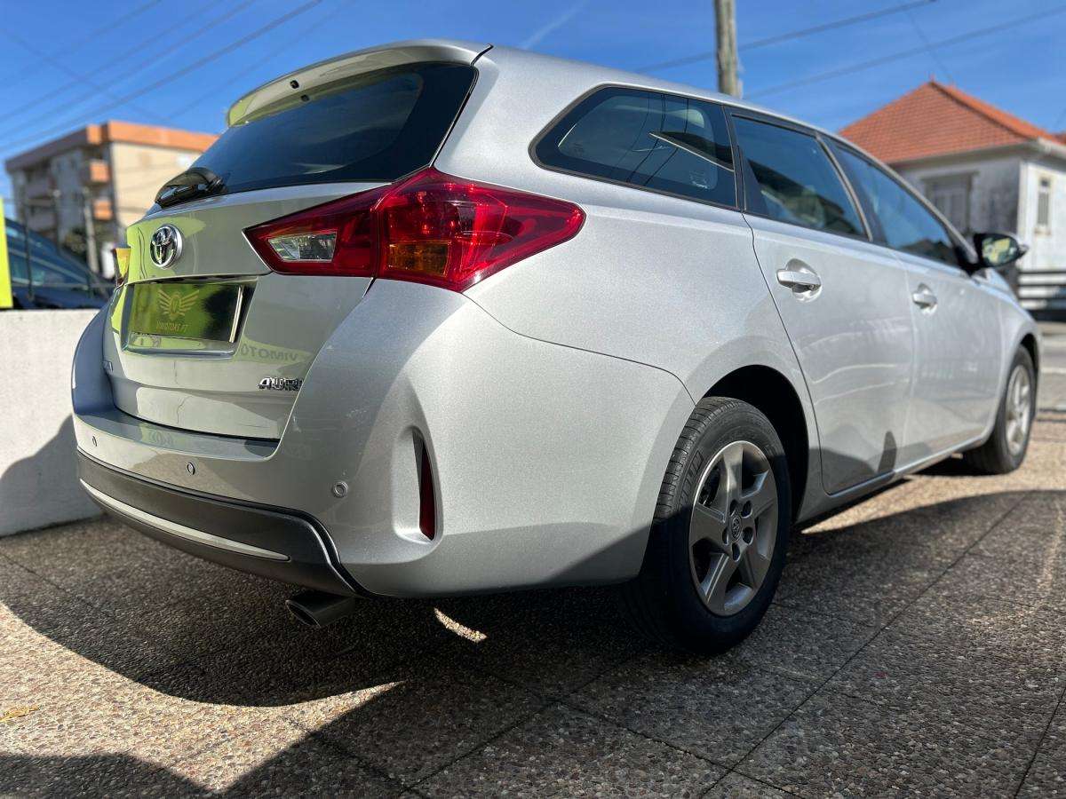 toyota-auris-touring-sports-2014-diesel-1364cc