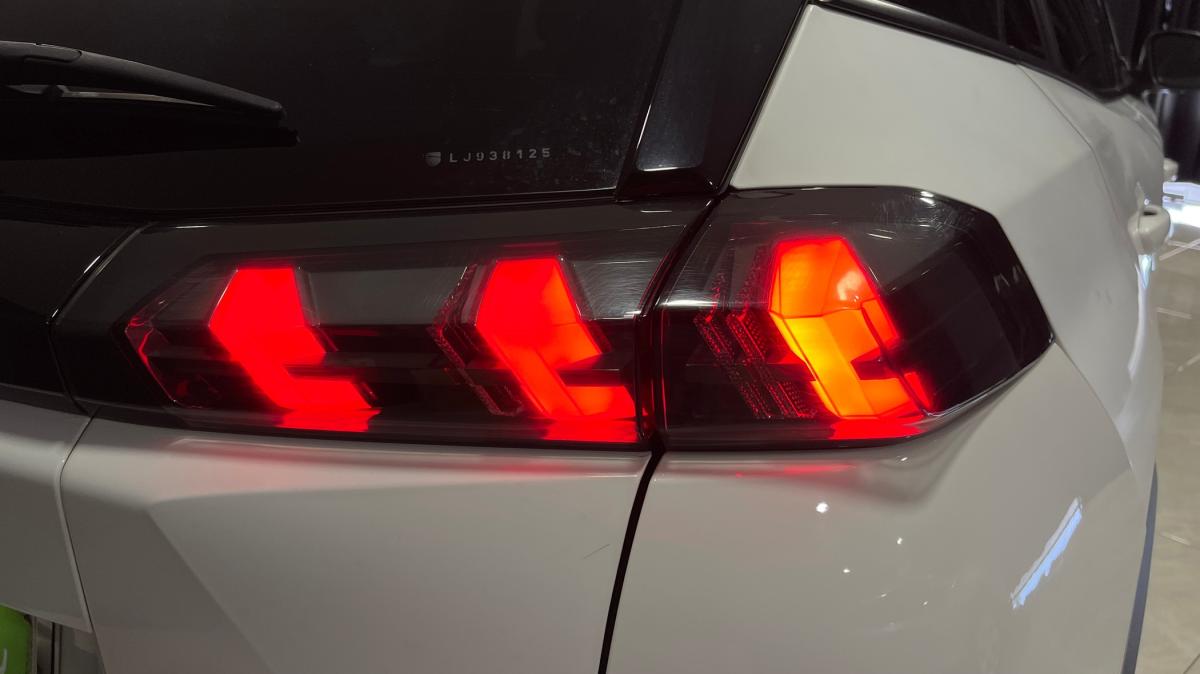 peugeot-2008-2021-diesel-1499cc