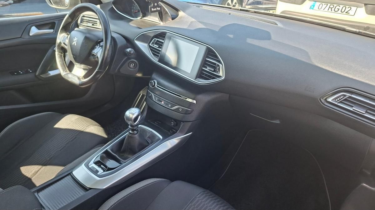 peugeot-308-sw-2016-gasolina-1199cc