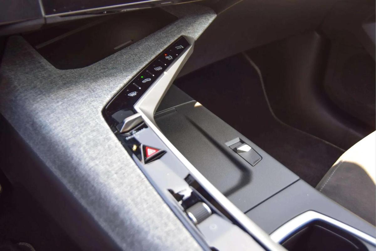 peugeot-e-3008-2025-eletrico-0cc