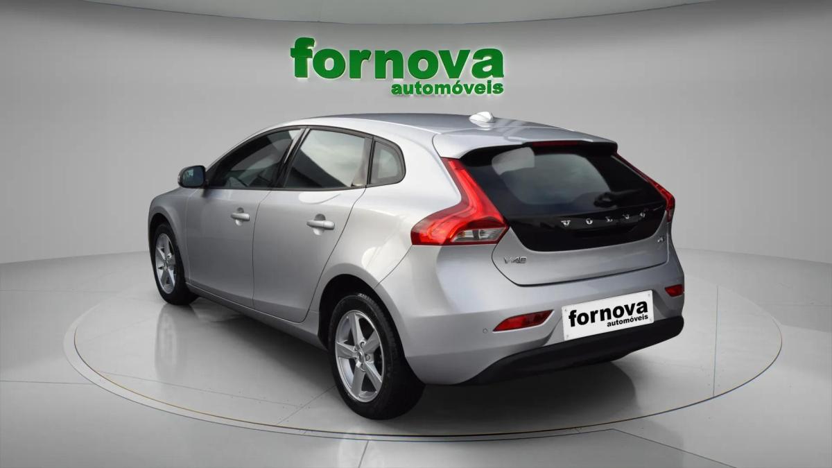 volvo-v40-2018-diesel-1969cc