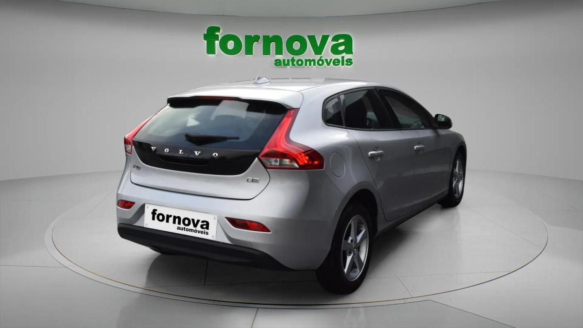 volvo-v40-2018-diesel-1969cc