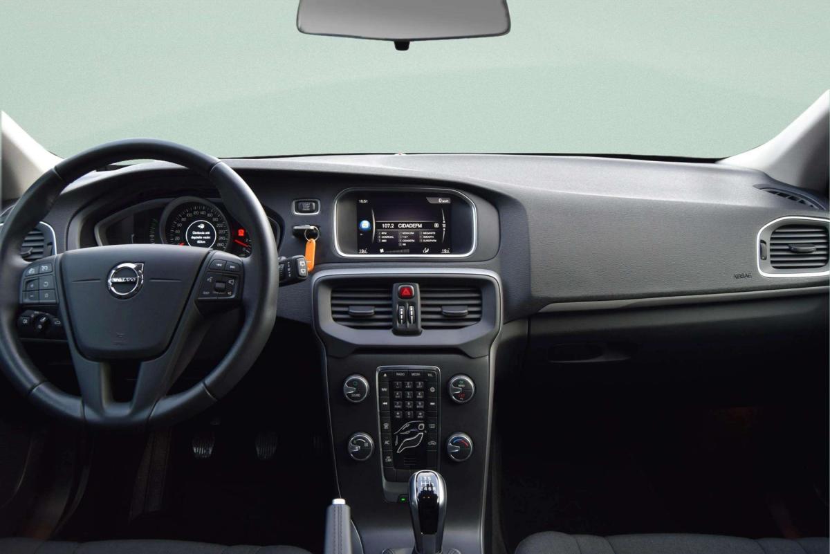 volvo-v40-2018-diesel-1969cc