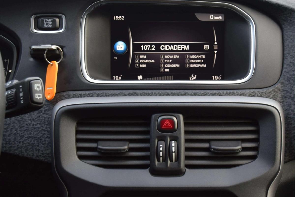 volvo-v40-2018-diesel-1969cc