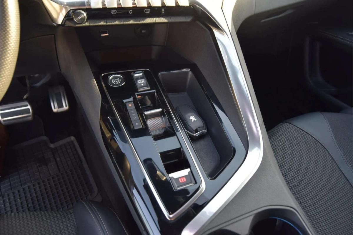 peugeot-3008-2023-hibrido-a-gasolina-1598cc