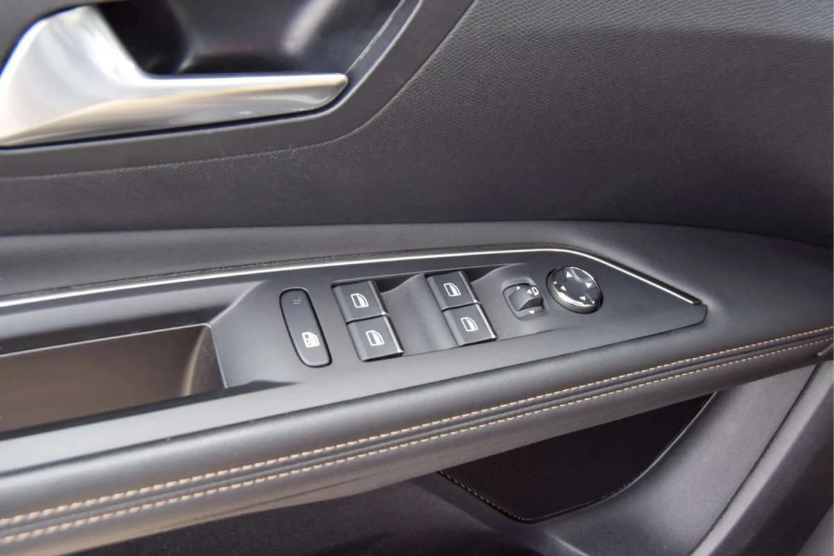 peugeot-3008-2023-hibrido-a-gasolina-1598cc