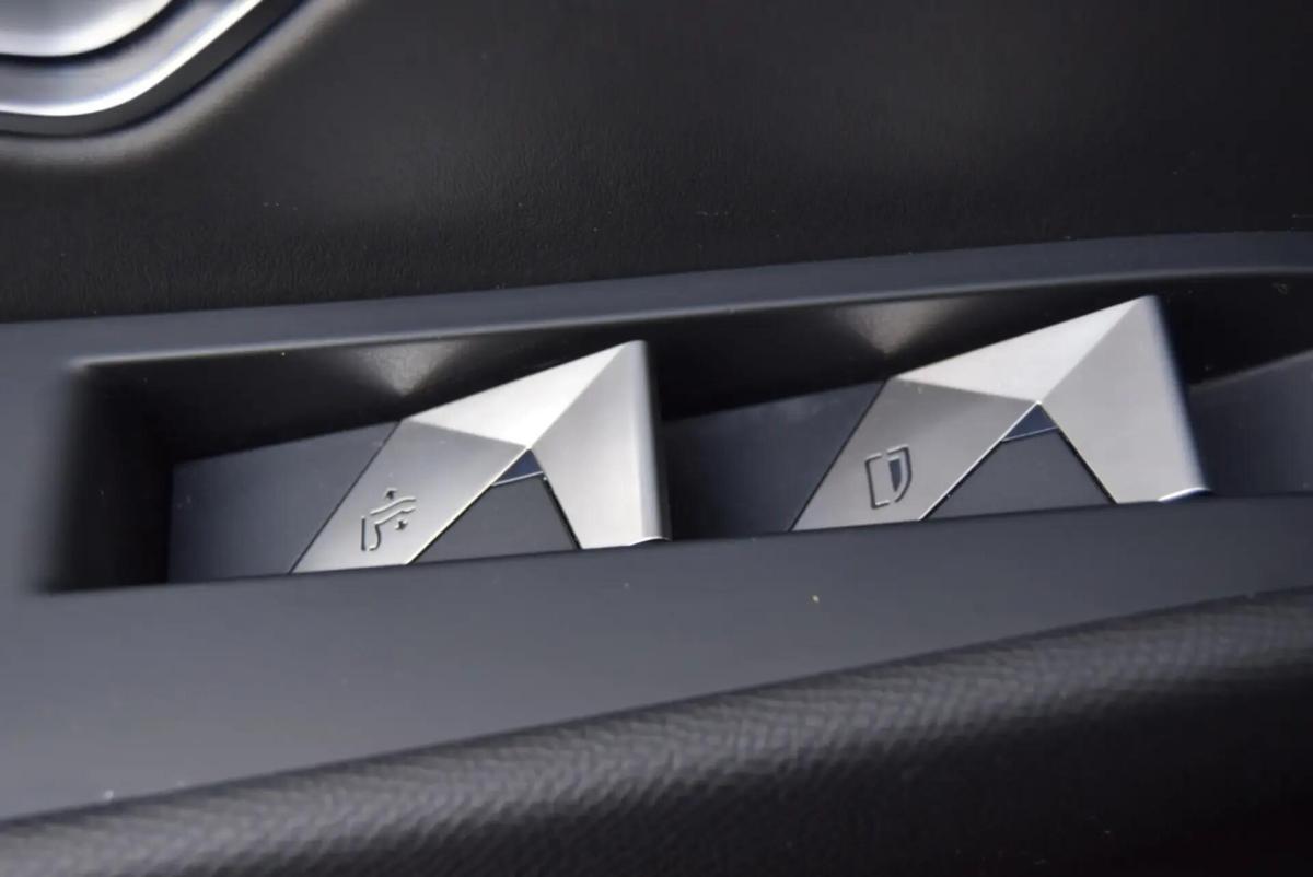 ds-ds-7-crossback-2022-hibrido-a-gasolina-1598cc
