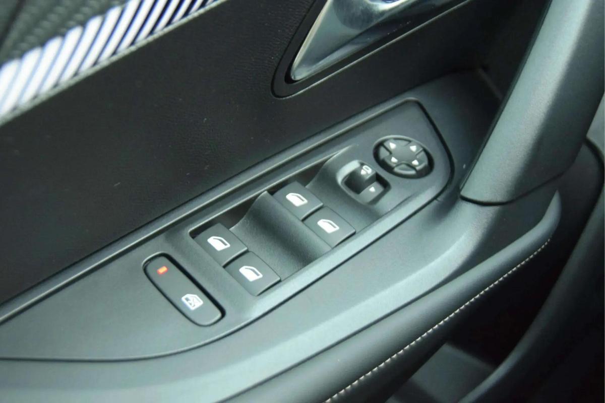 peugeot-2008-2025-gasolina-1199cc