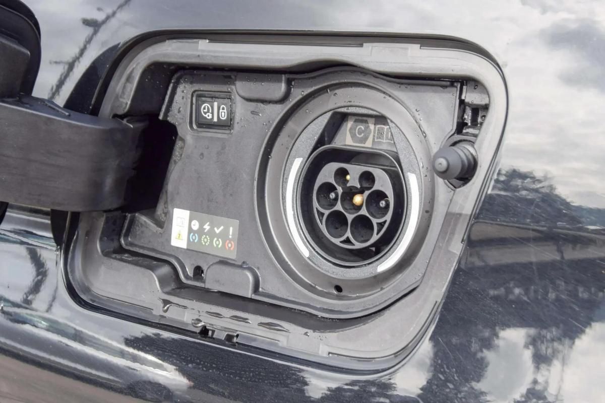 peugeot-3008-2023-hibrido-a-gasolina-1598cc