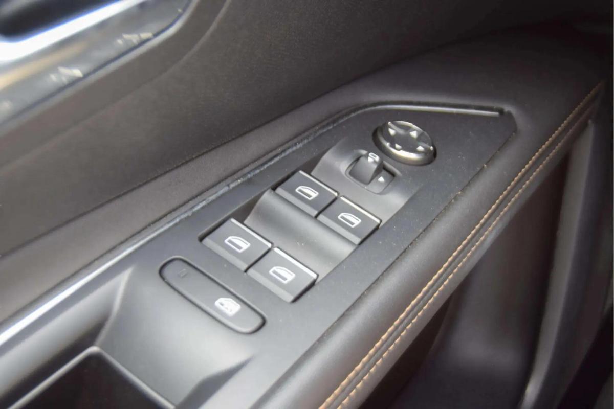 peugeot-3008-2023-hibrido-a-gasolina-1598cc