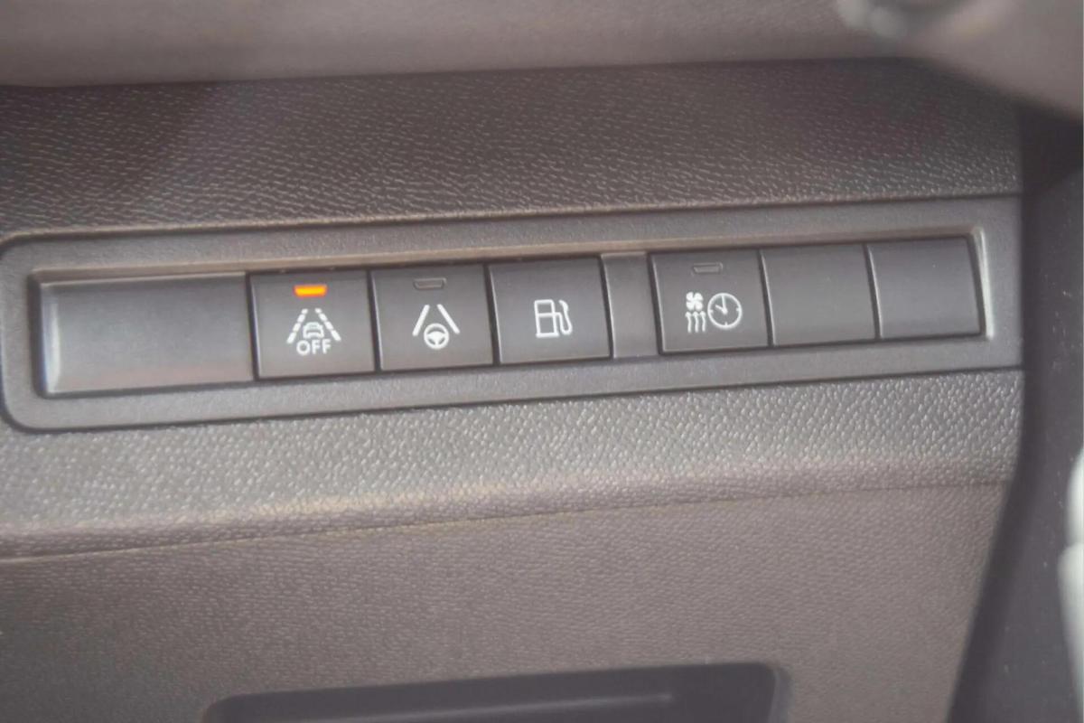 peugeot-3008-2023-hibrido-a-gasolina-1598cc