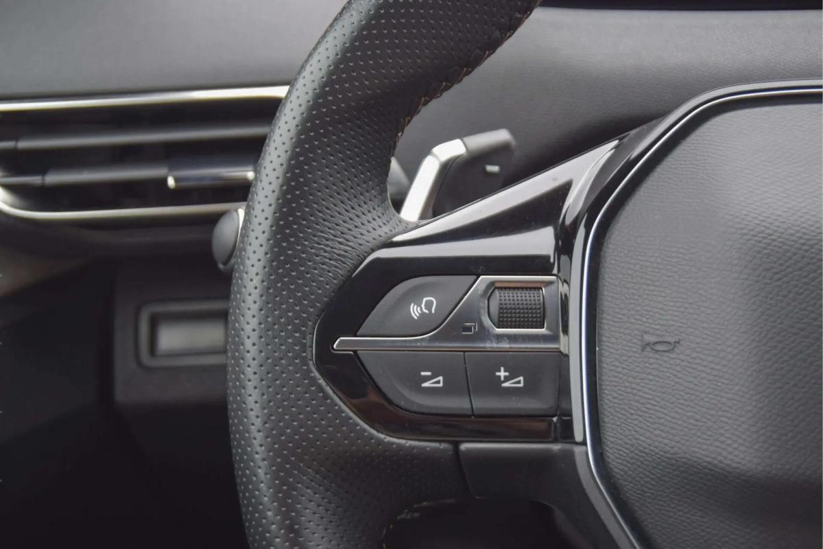 peugeot-3008-2023-hibrido-a-gasolina-1598cc