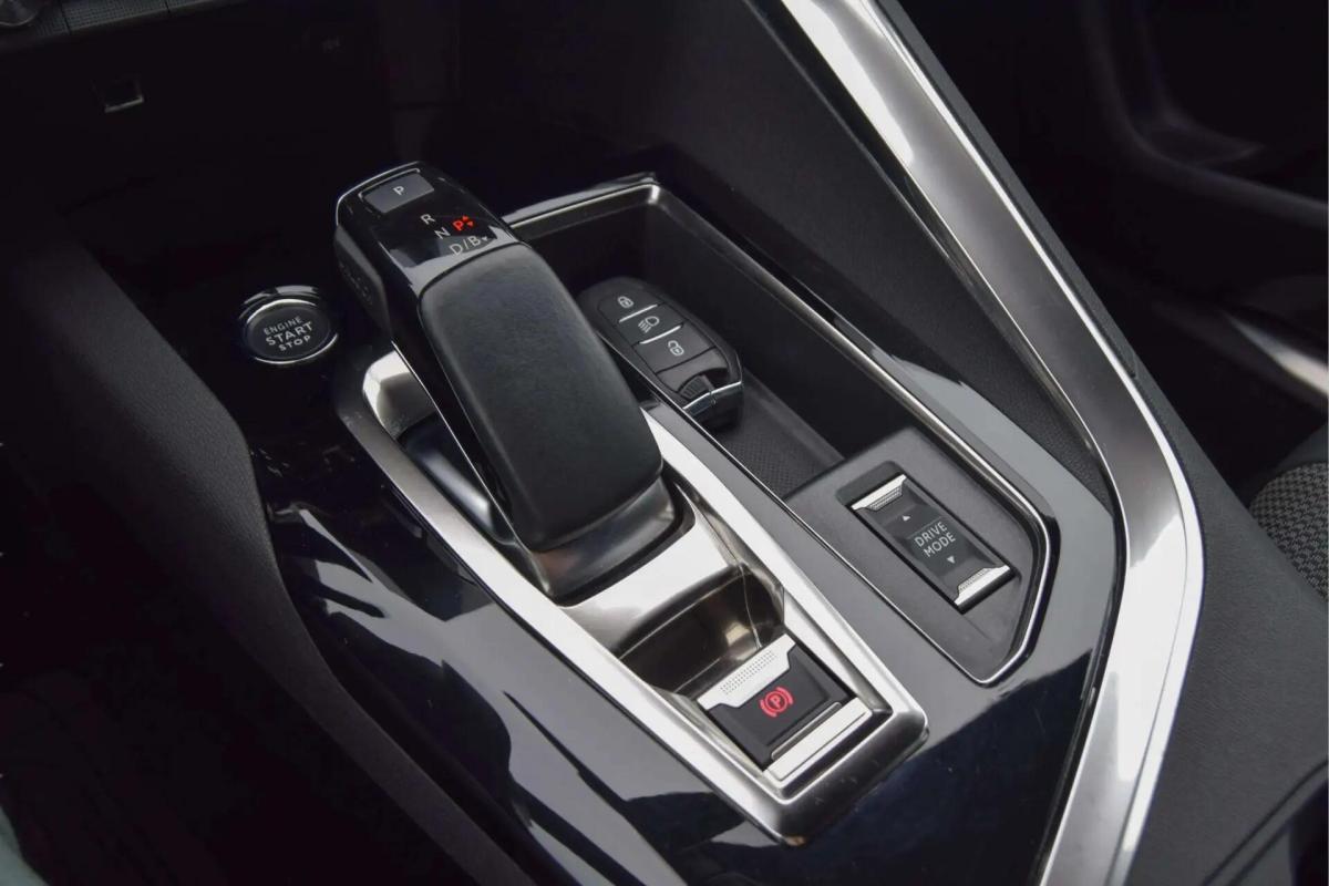 peugeot-3008-2023-hibrido-a-gasolina-1598cc