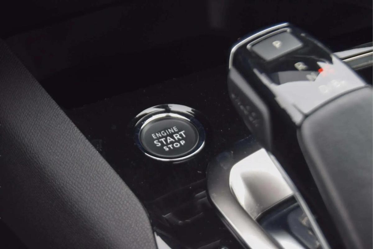 peugeot-3008-2023-hibrido-a-gasolina-1598cc