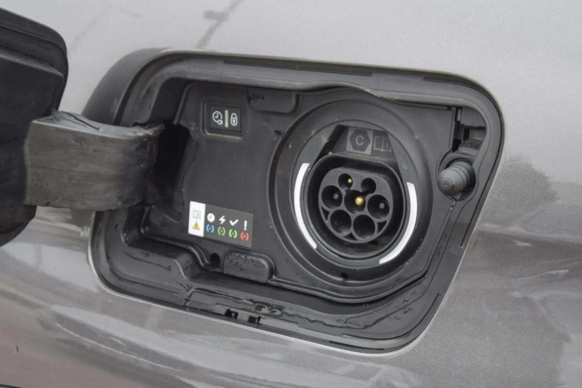 peugeot-3008-2023-hibrido-a-gasolina-1598cc