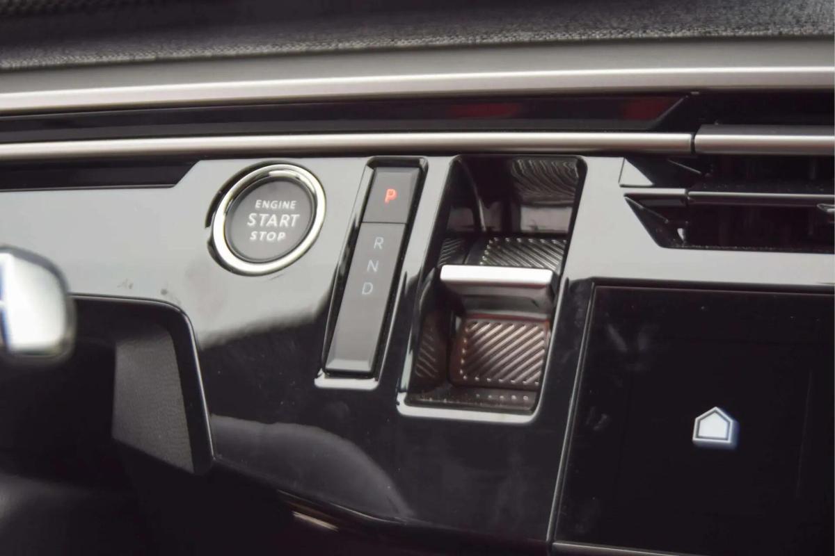 peugeot-e-3008-2025-eletrico-0cc