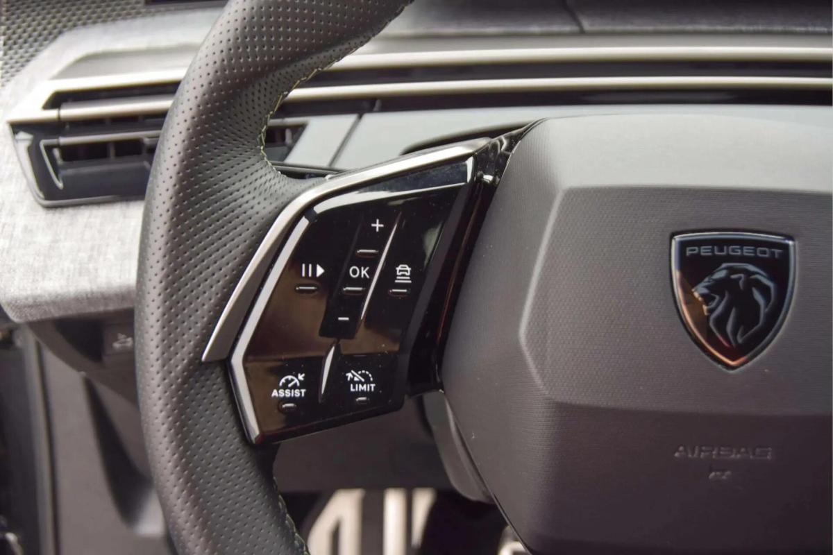 peugeot-e-3008-2025-eletrico-0cc