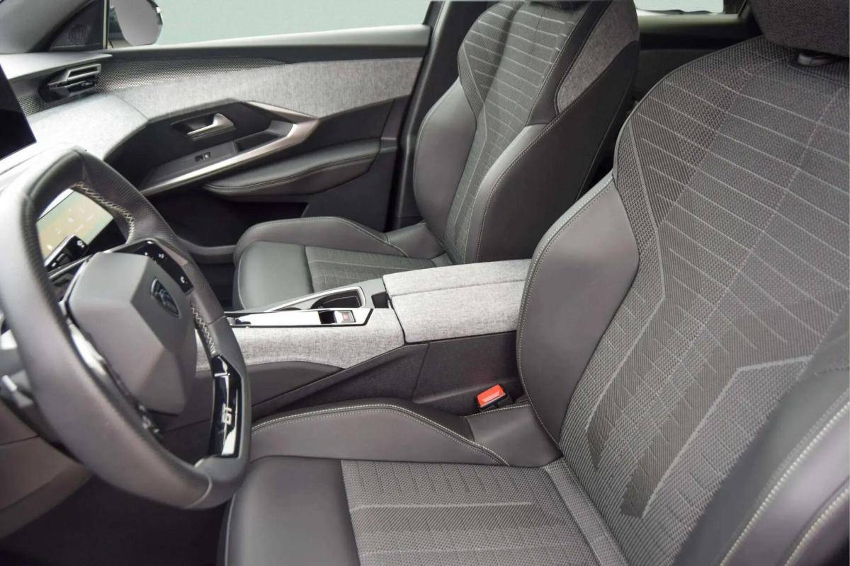 peugeot-e-3008-2025-eletrico-0cc