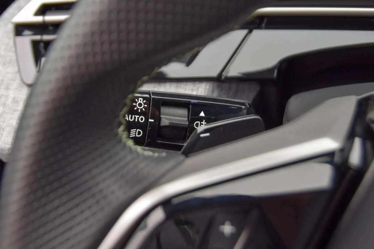 peugeot-e-3008-2025-eletrico-0cc