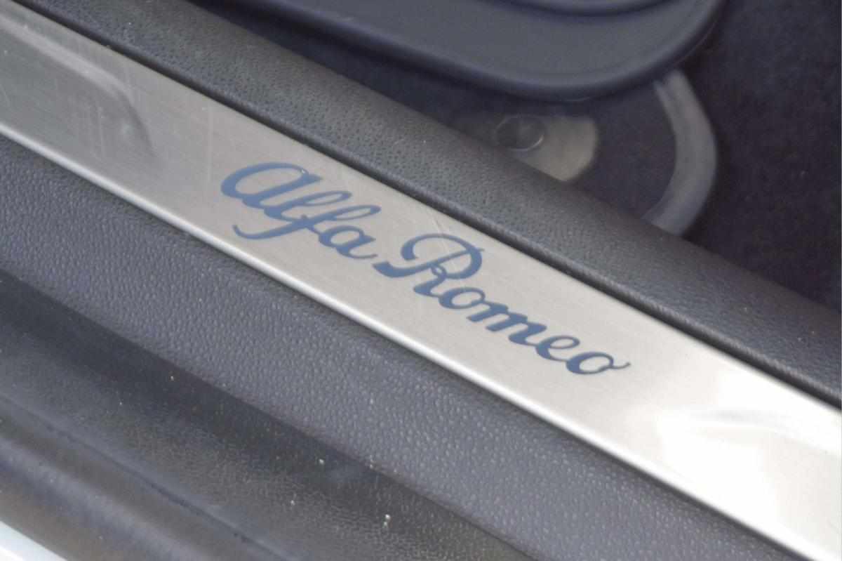 alfa-romeo-junior-ibrida-1-2-q4-edct-2025-gasolina-1199cc
