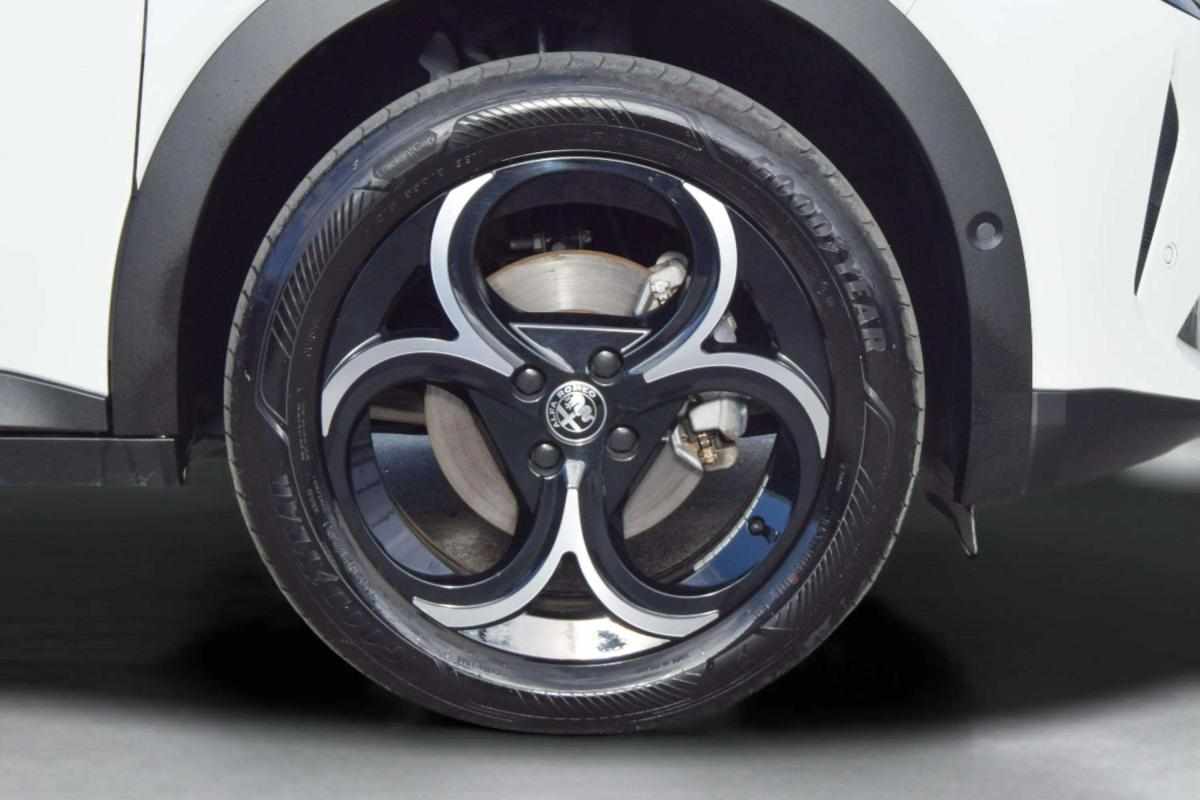 alfa-romeo-junior-ibrida-1-2-q4-edct-2025-gasolina-1199cc