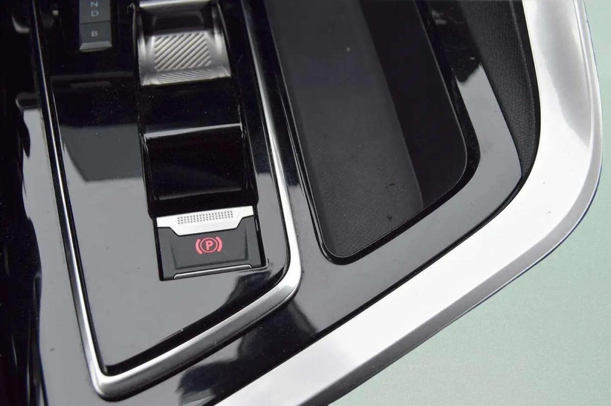 peugeot-3008-2023-hibrido-a-gasolina-1598cc