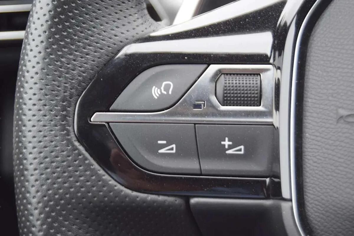 peugeot-3008-2023-hibrido-a-gasolina-1598cc