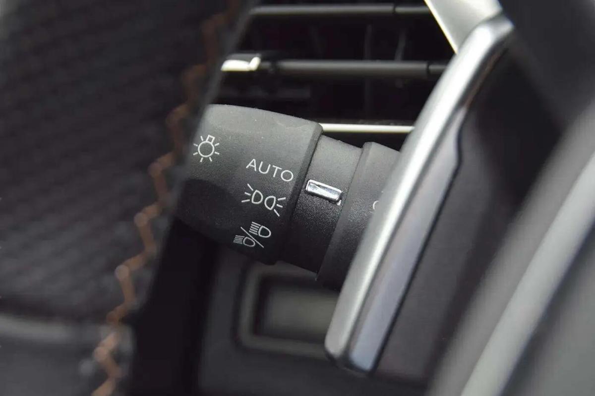 peugeot-3008-2023-hibrido-a-gasolina-1598cc