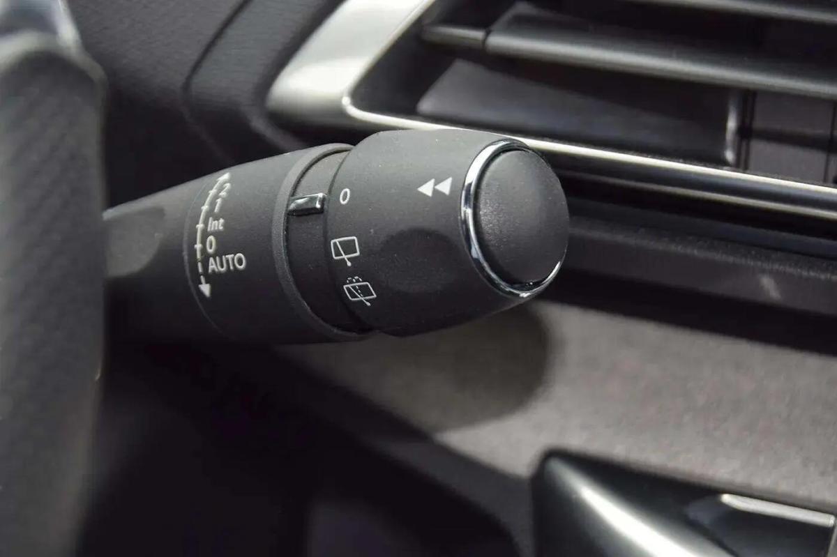 peugeot-3008-2023-hibrido-a-gasolina-1598cc