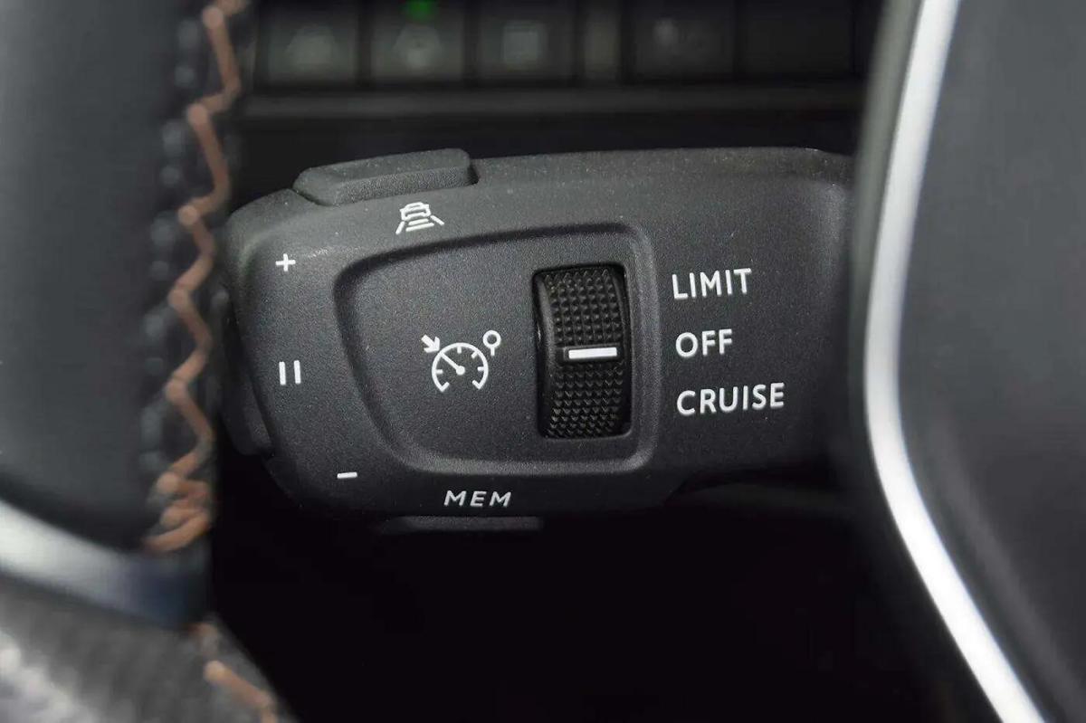 peugeot-3008-2023-hibrido-a-gasolina-1598cc