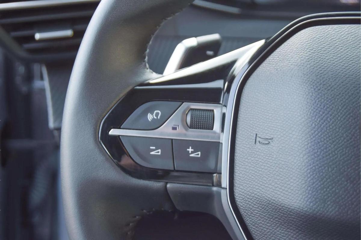 peugeot-208-2025-gasolina-1199cc
