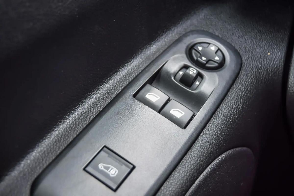 peugeot-partner-2023-diesel-1499cc