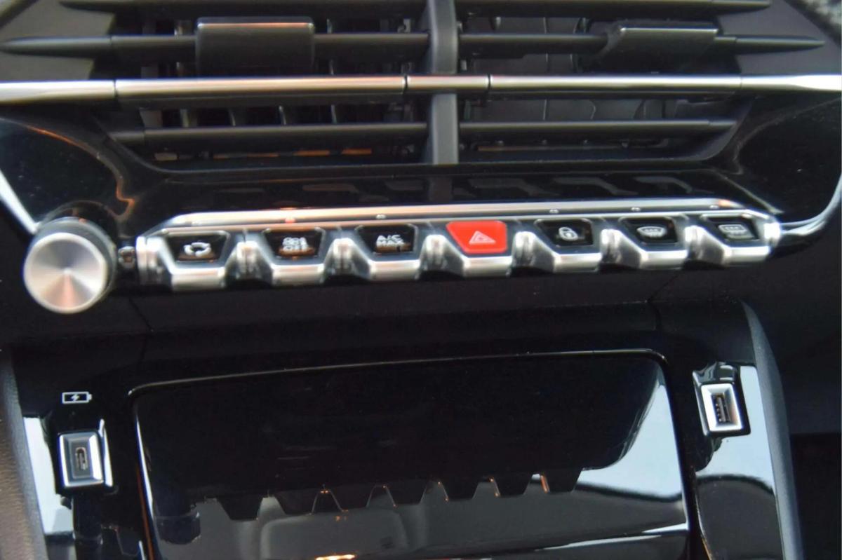 peugeot-208-2023-gasolina-1199cc