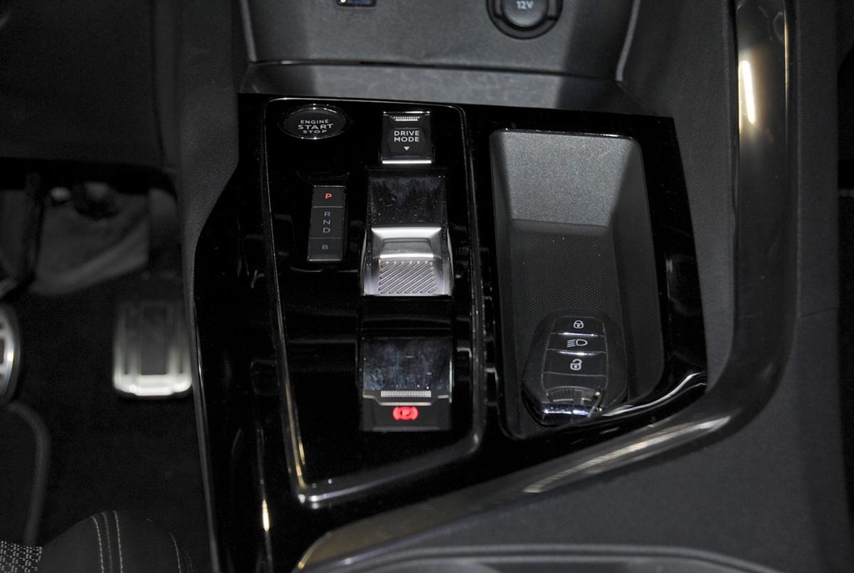 peugeot-3008-2023-gasolina-1598cc