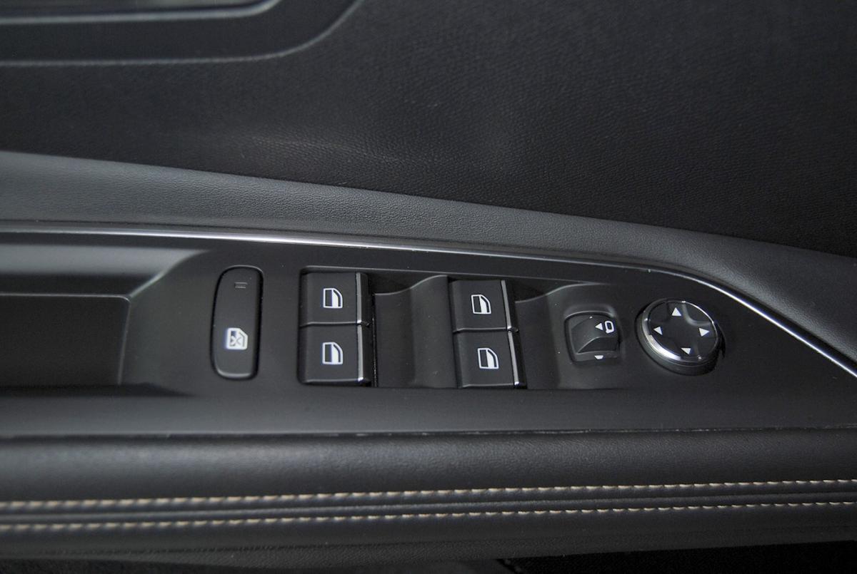 peugeot-3008-2023-gasolina-1598cc