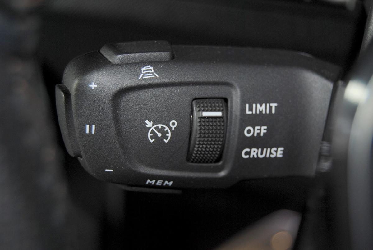 peugeot-3008-2023-gasolina-1598cc