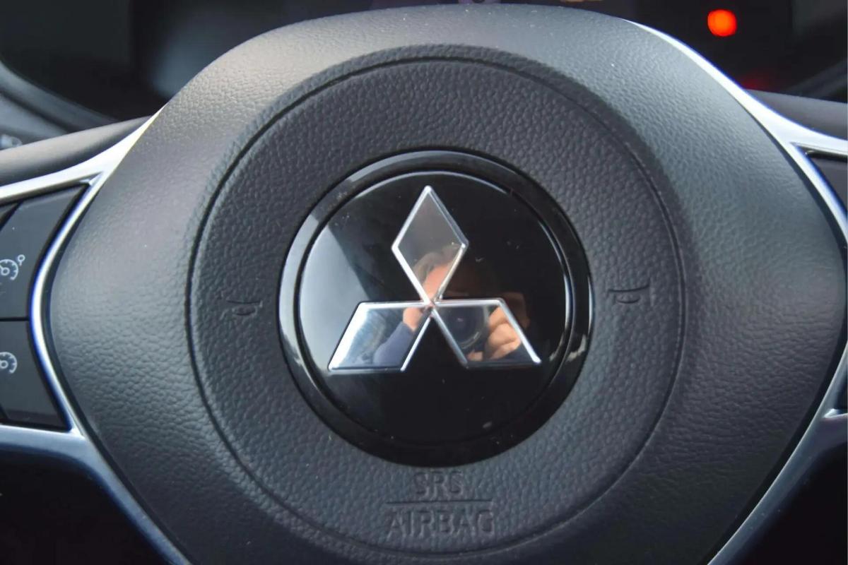 mitsubishi-colt-2024-gasolina-999cc